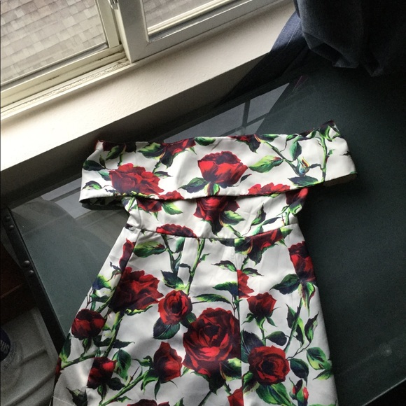 🌹🌼🌿Red Rose Romper🌿🌼🌹 - Picture 4 of 9